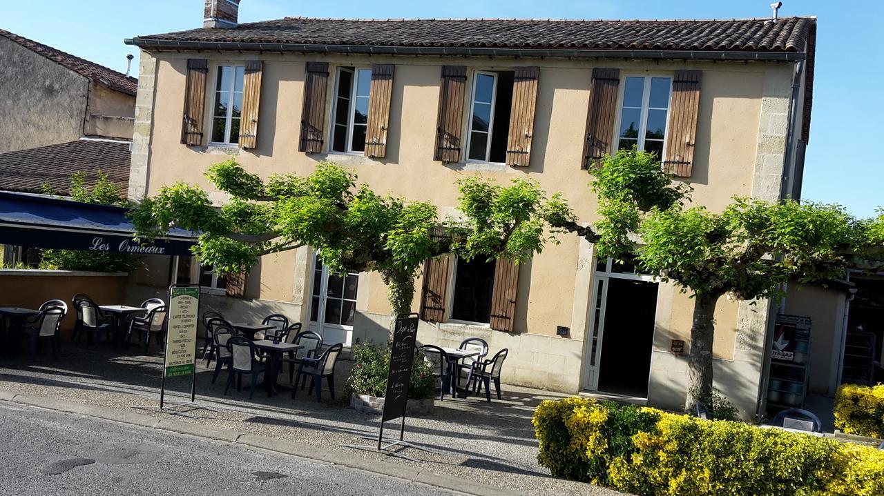 ソーテルヌ Les Ormeaux Bed & Breakfast エクステリア 写真