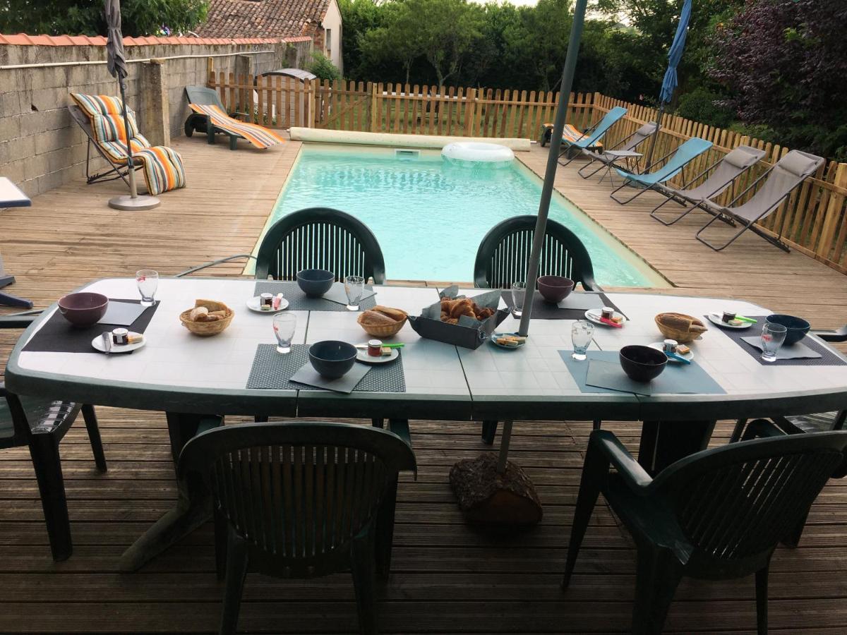 ソーテルヌ Les Ormeaux Bed & Breakfast エクステリア 写真